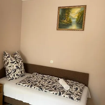 Lavender Apartment *